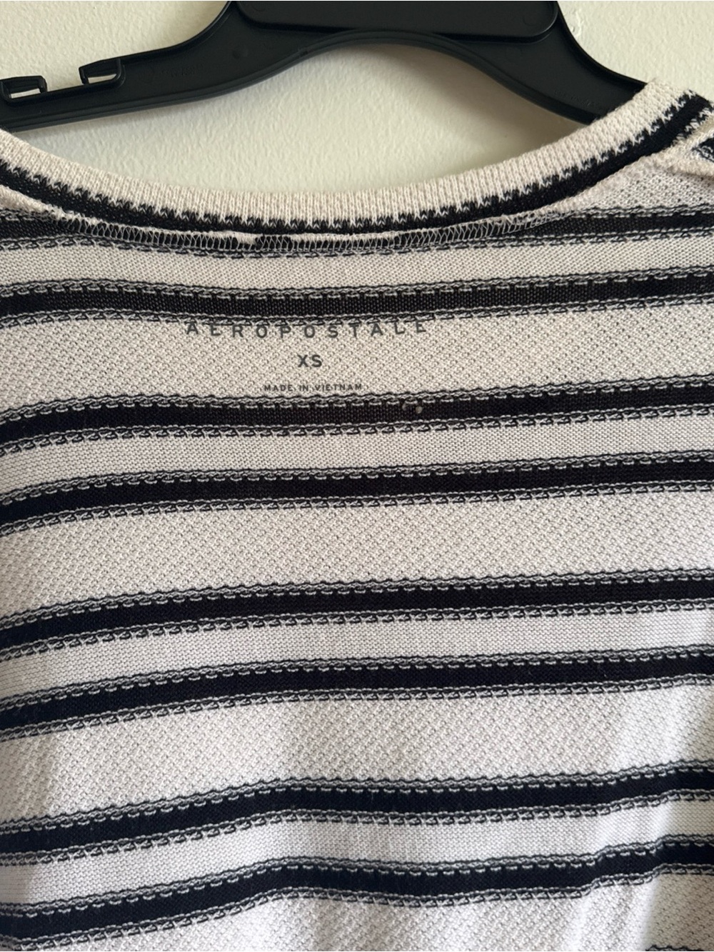 Striped V-Neck Long Sleeve Crop Top - White & Black - Picture 4 of 5